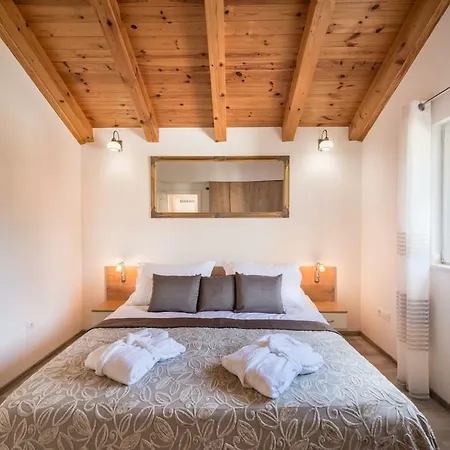 Karlo's Modern Penthouse Loft *