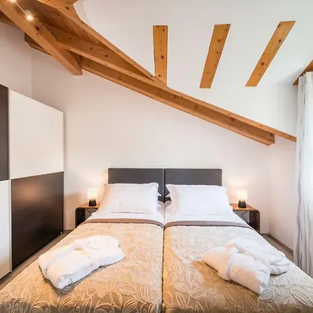 Karlo's Modern Penthouse Loft Apartament *