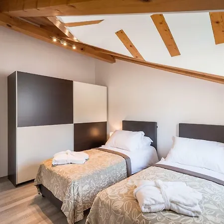 Karlo's Modern Penthouse Loft Apartament