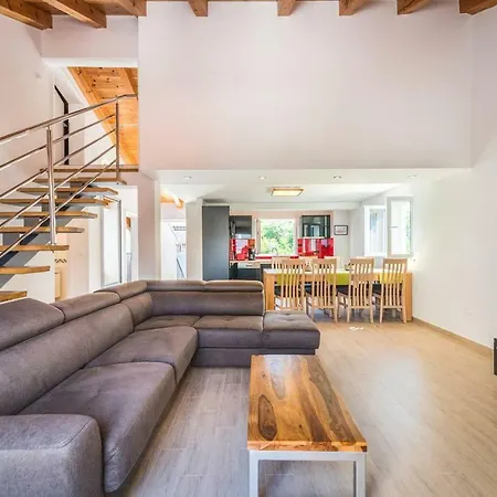 Karlo's Modern Penthouse Loft Apartament *